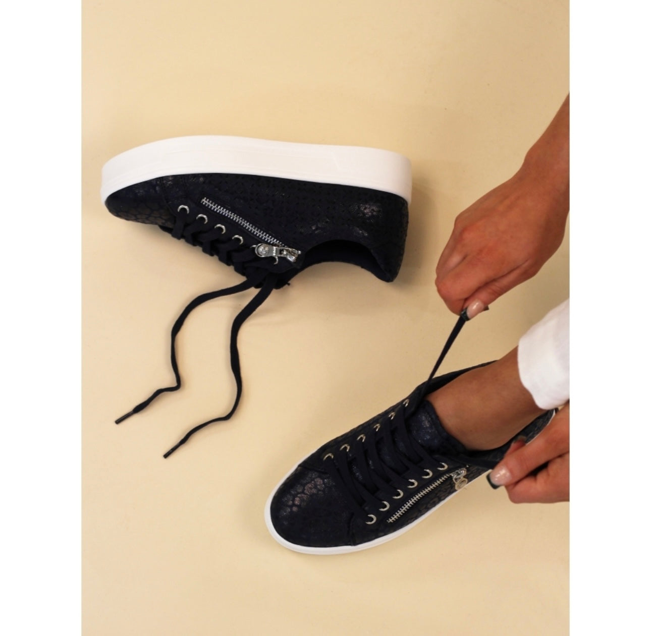 Lunar - Charm trainers