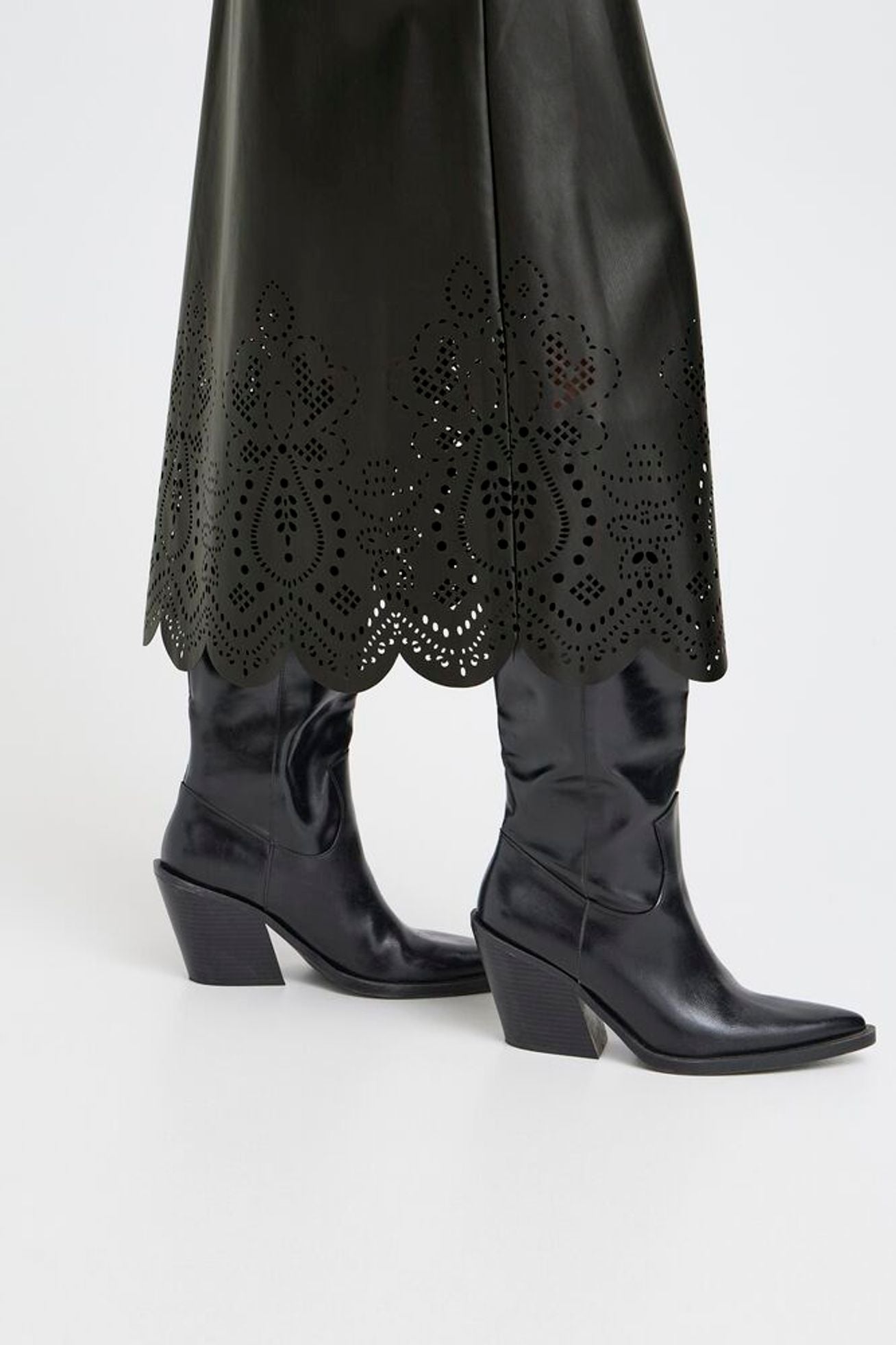 Byoung - Densio Skirt