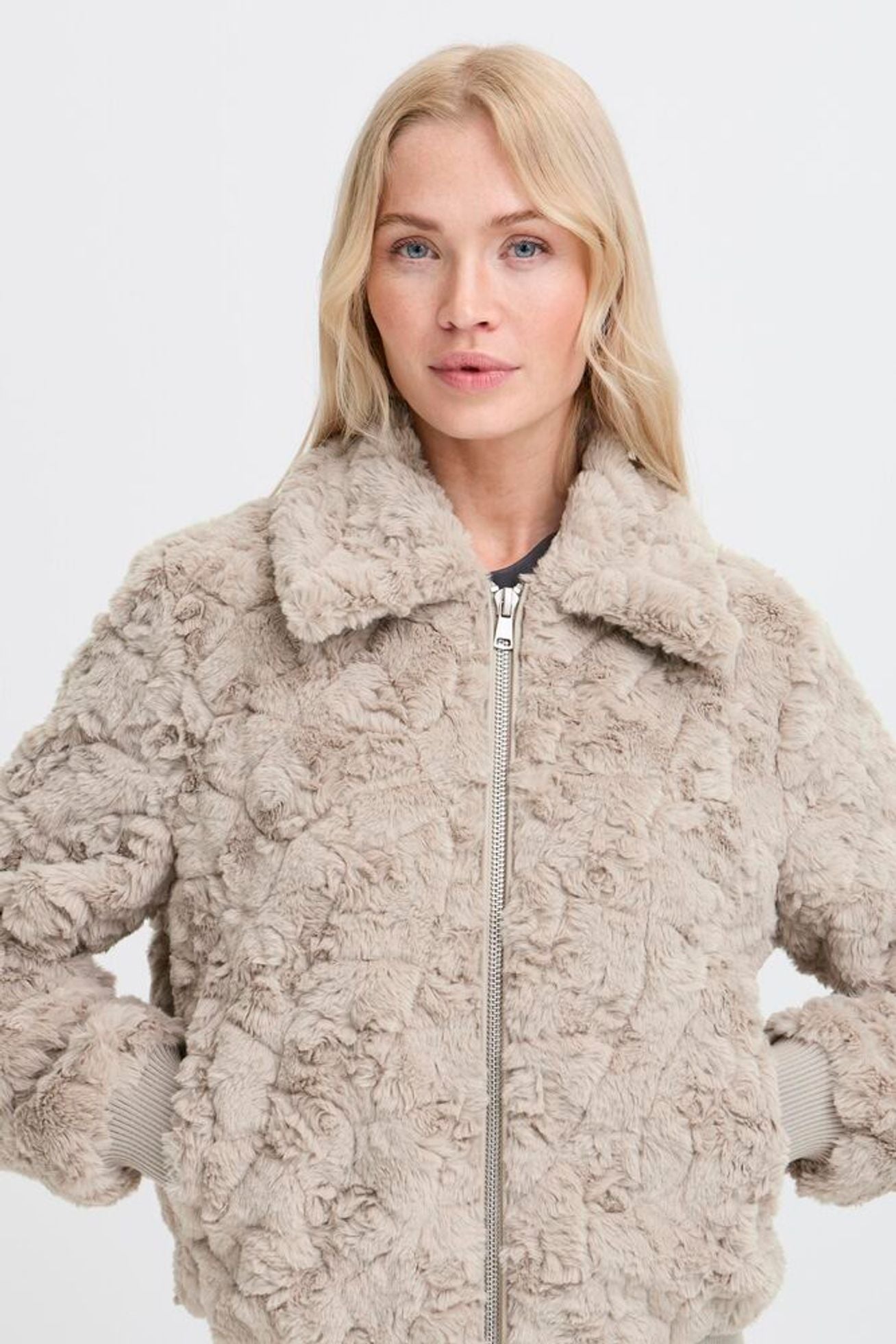 Byoung - Anikea Jacket