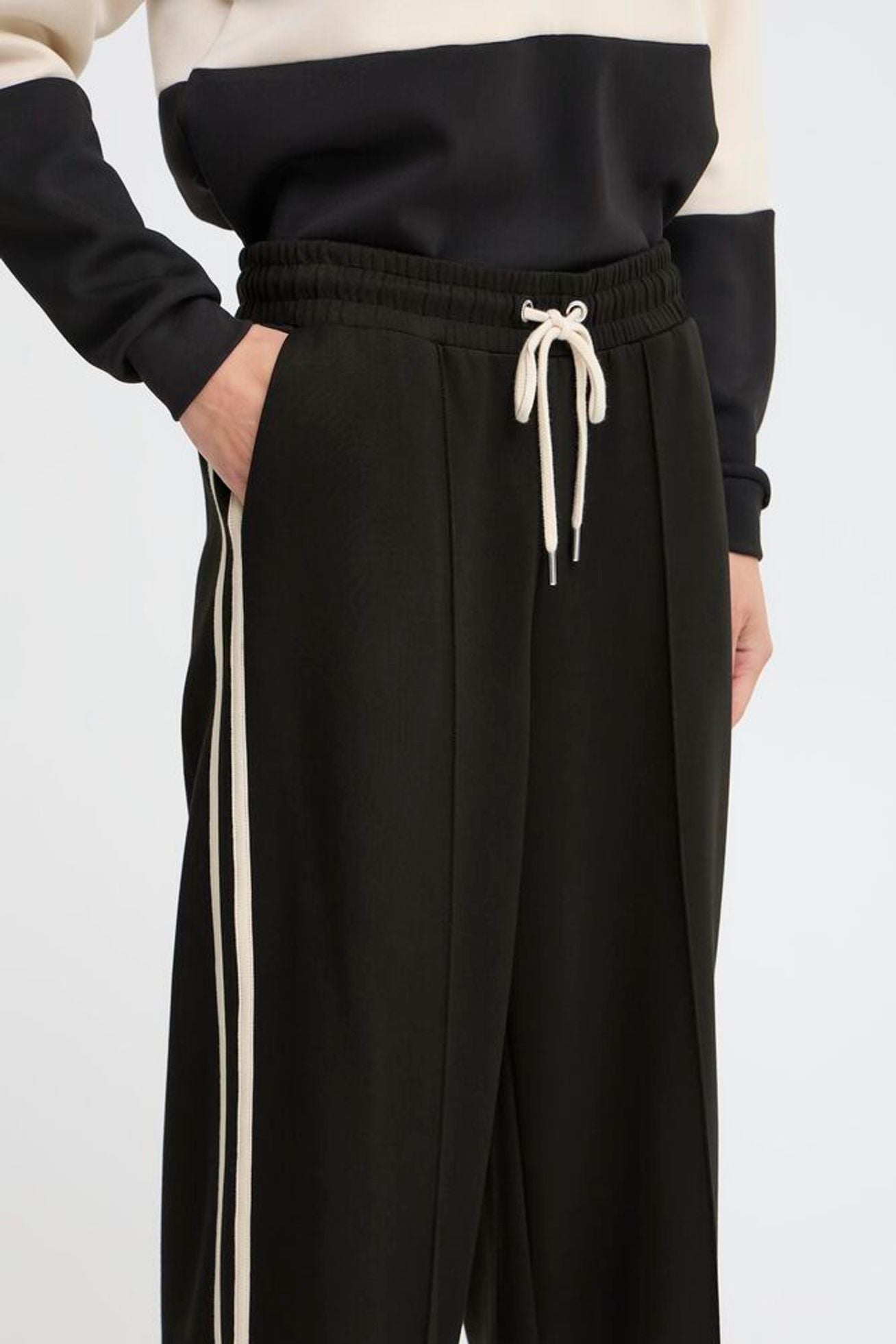 Byoung - Pusti Contrast Pant