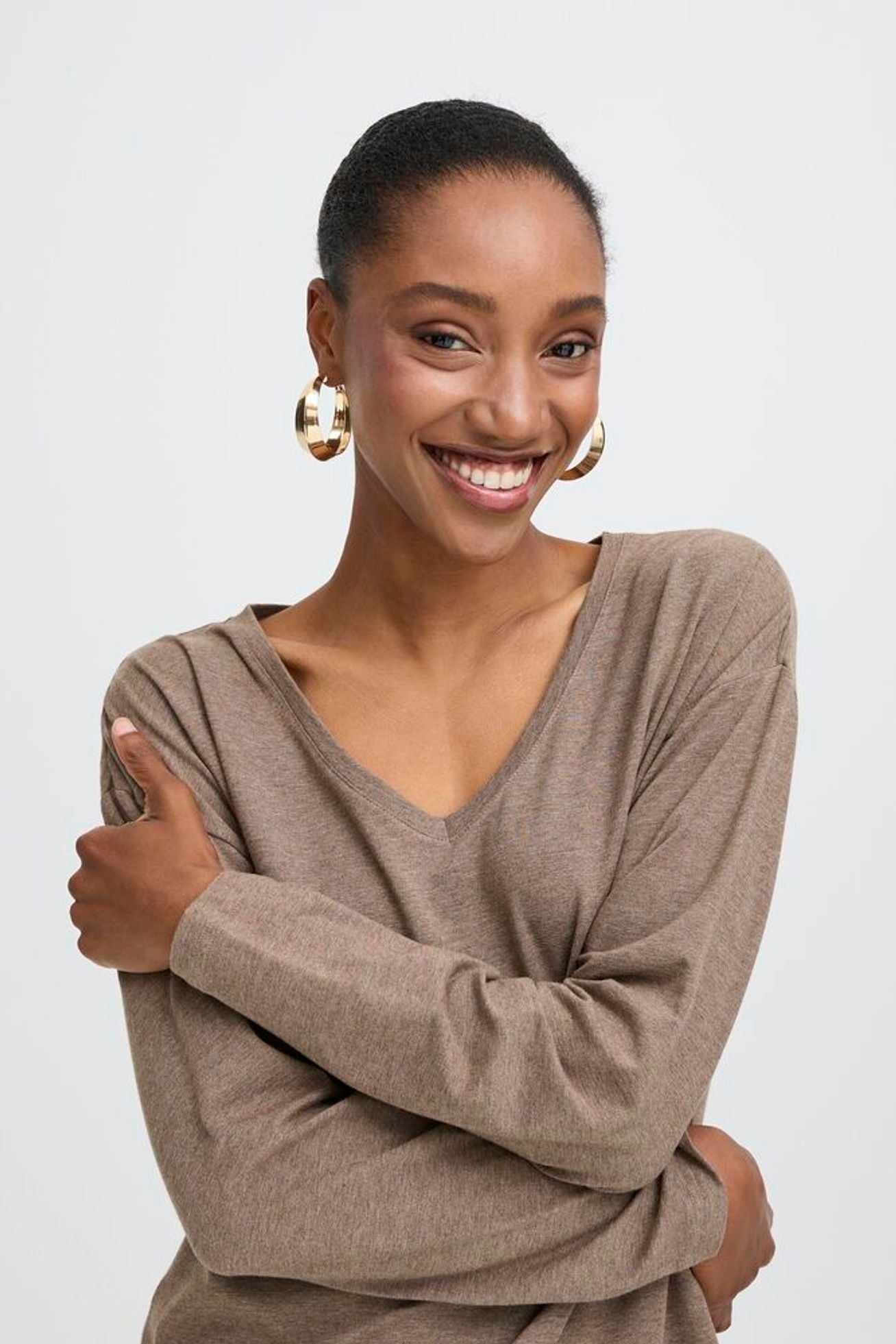 Byoung - Pamila LS V Neck T-shirt