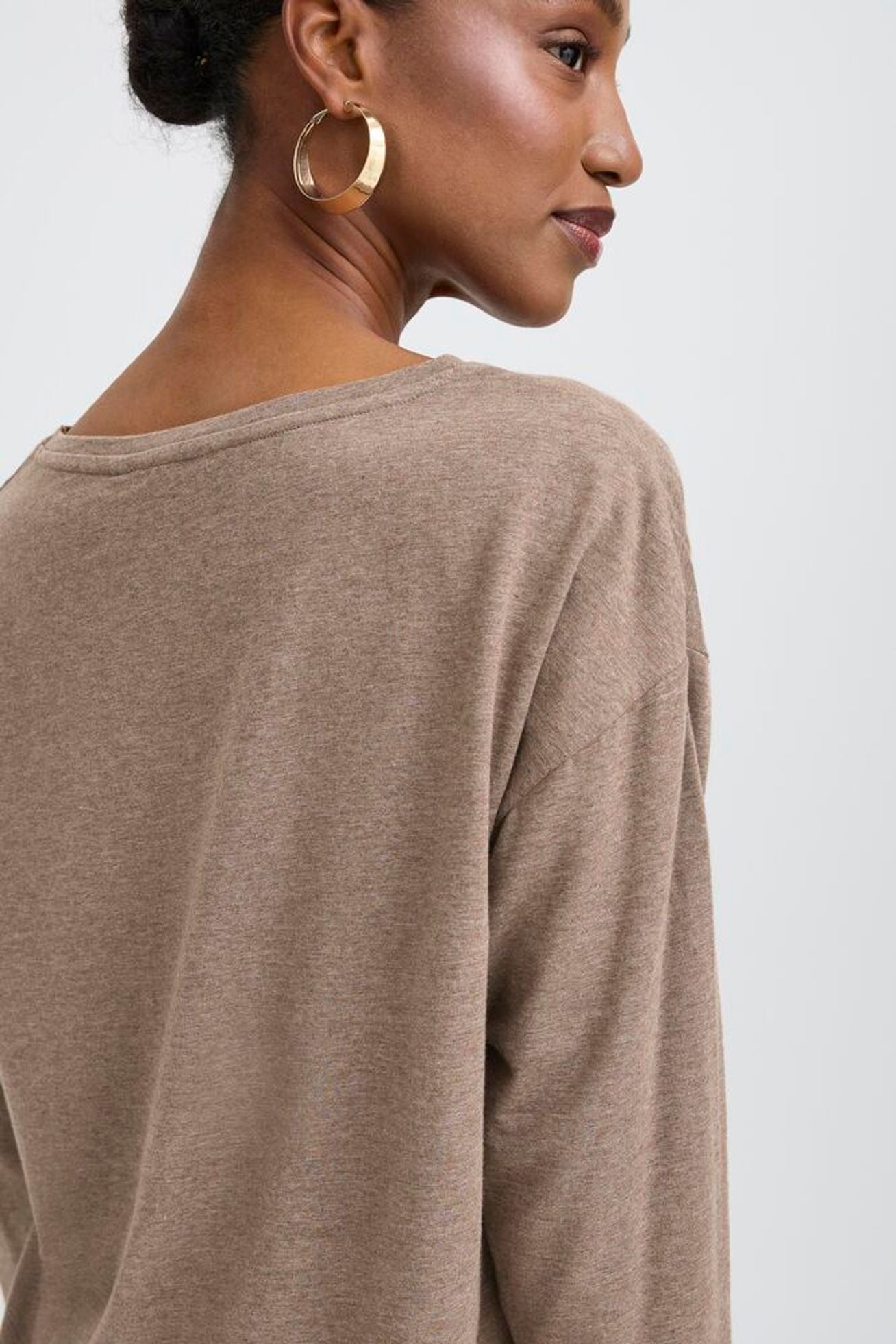 Byoung - Pamila LS V Neck T-shirt
