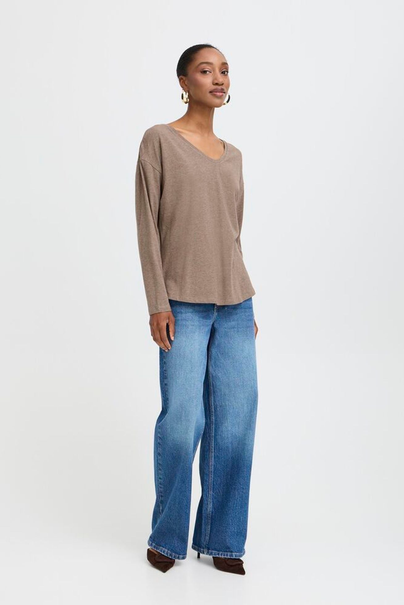 Byoung - Pamila LS V Neck T-shirt