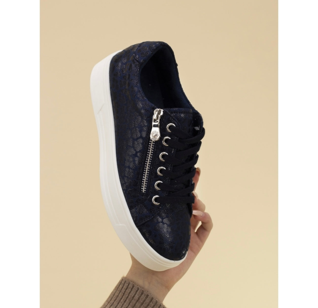 Lunar - Charm trainers