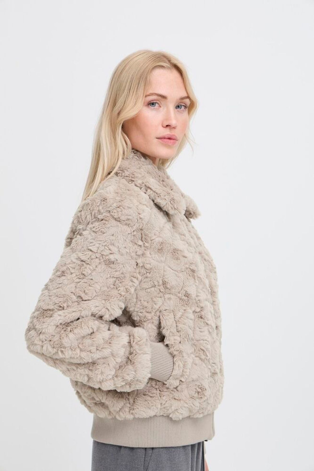 Byoung - Anikea Jacket